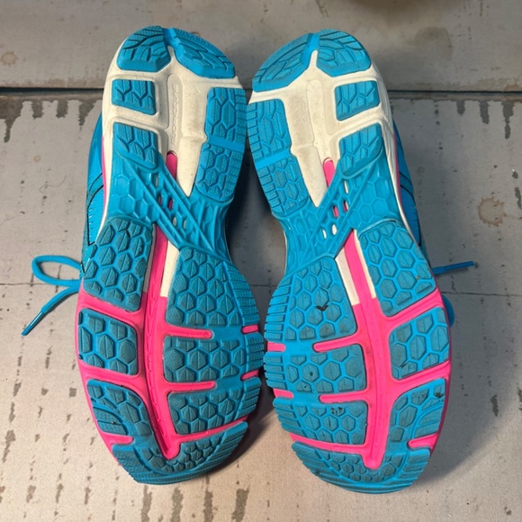 ASICS running shoes - Picture 3 of 4